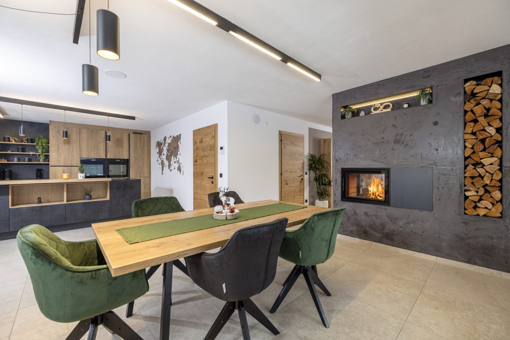 Kaminofen im Esszimmer